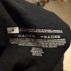 Gildan Men's Sweater in Black